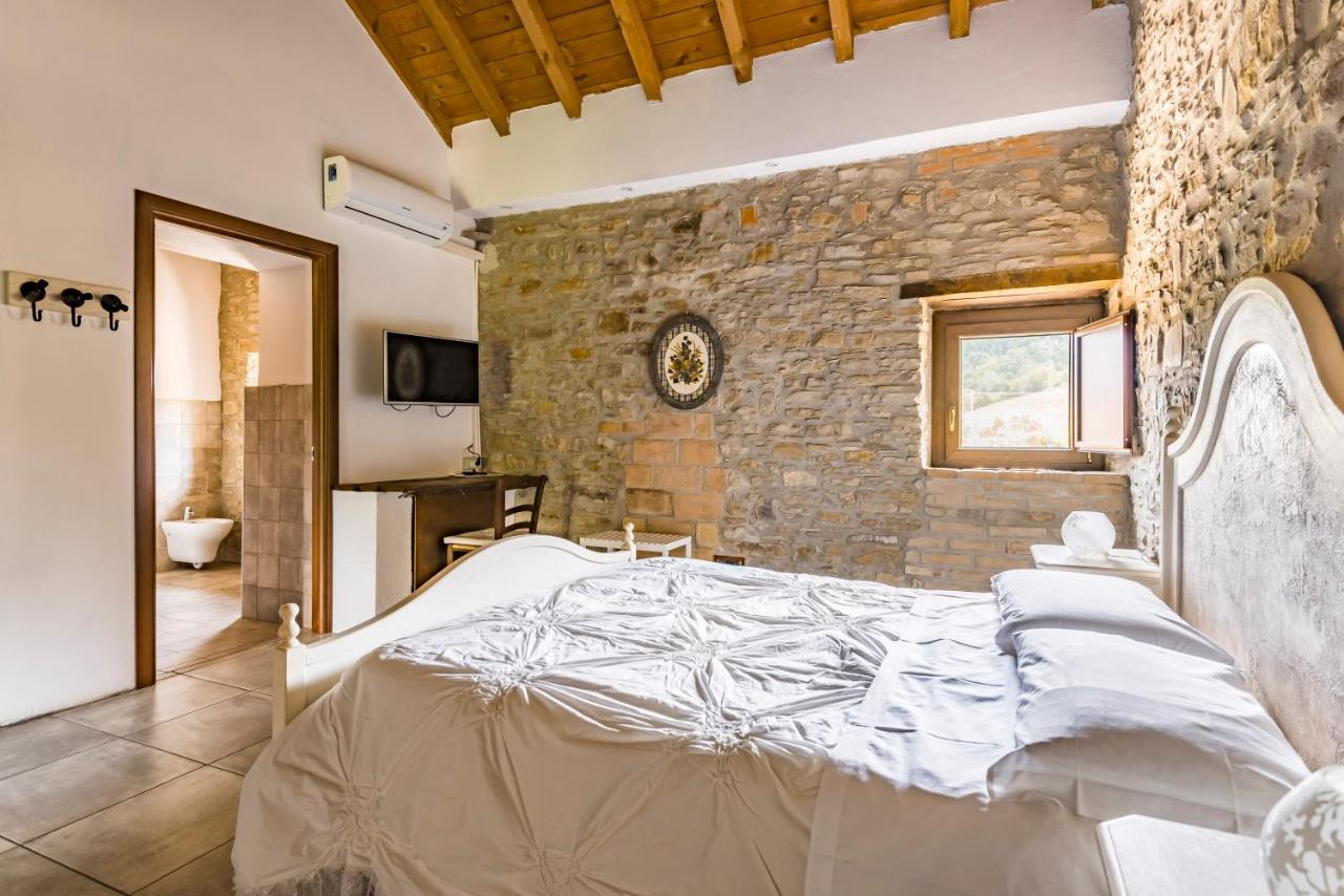 Agriturismo Il Salice Tizzano Val Parma Eksteriør billede