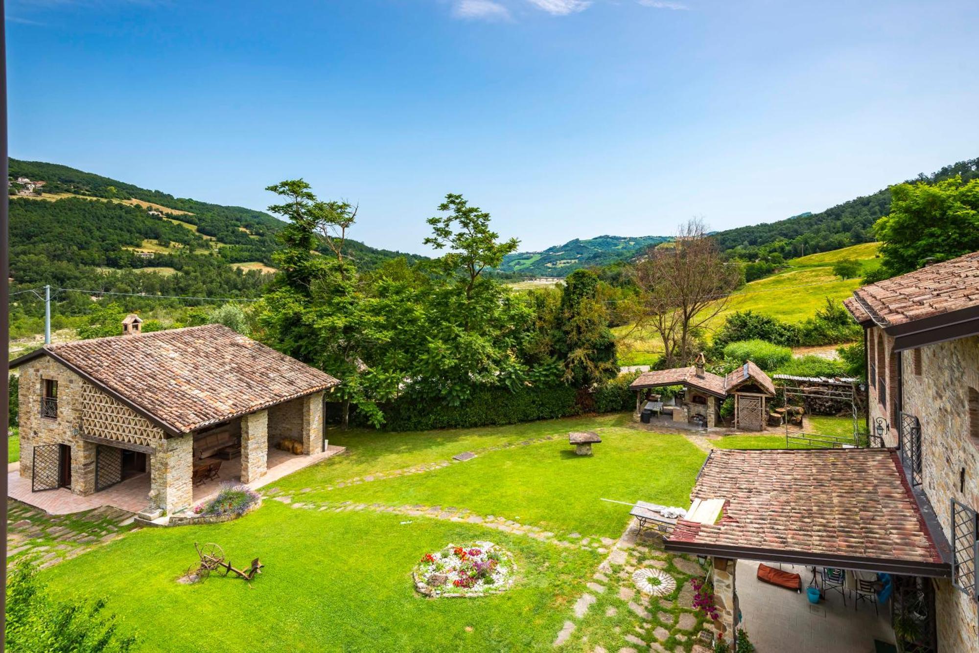 Agriturismo Il Salice Tizzano Val Parma Eksteriør billede
